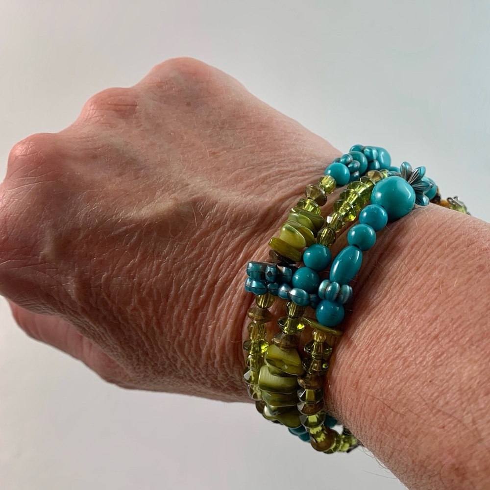 🌺 - Memory Wire Wrap Bracelet - Picture 3 of 3